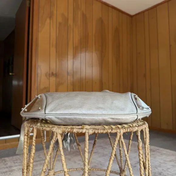 Authentic GUCCI Metallic Silver Leather Medium Indy Babouska Top Handle Bag - Picture 10 of 16